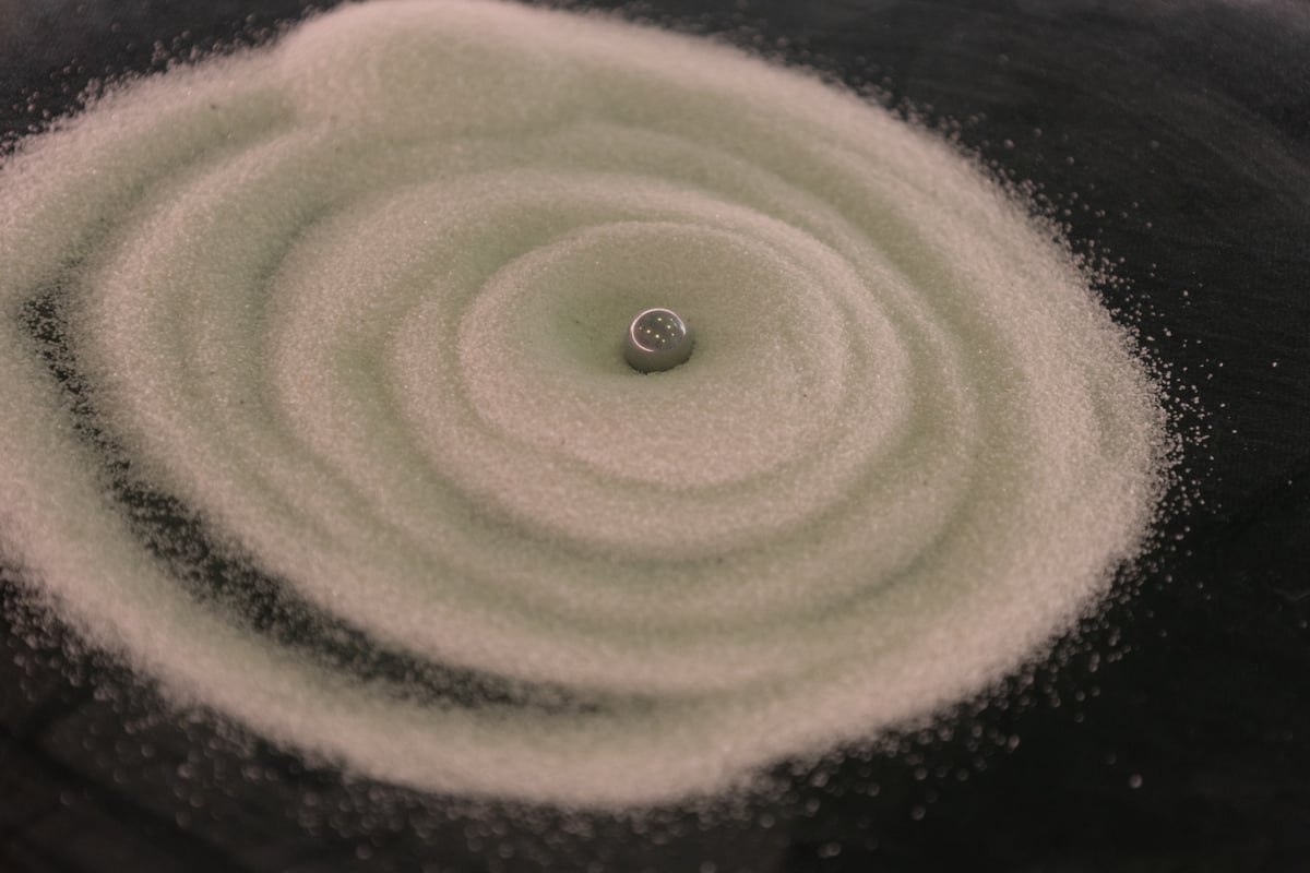 Magnetic ball in sand tray
